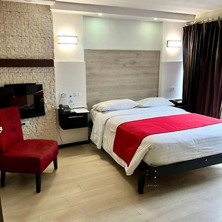 Hotel Imperial Амбато Екстер'єр фото