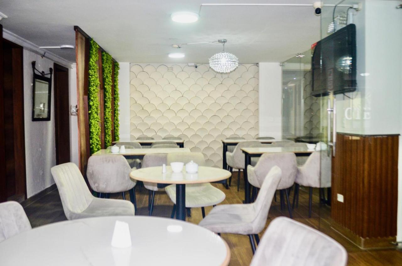 Hotel Imperial Амбато Екстер'єр фото