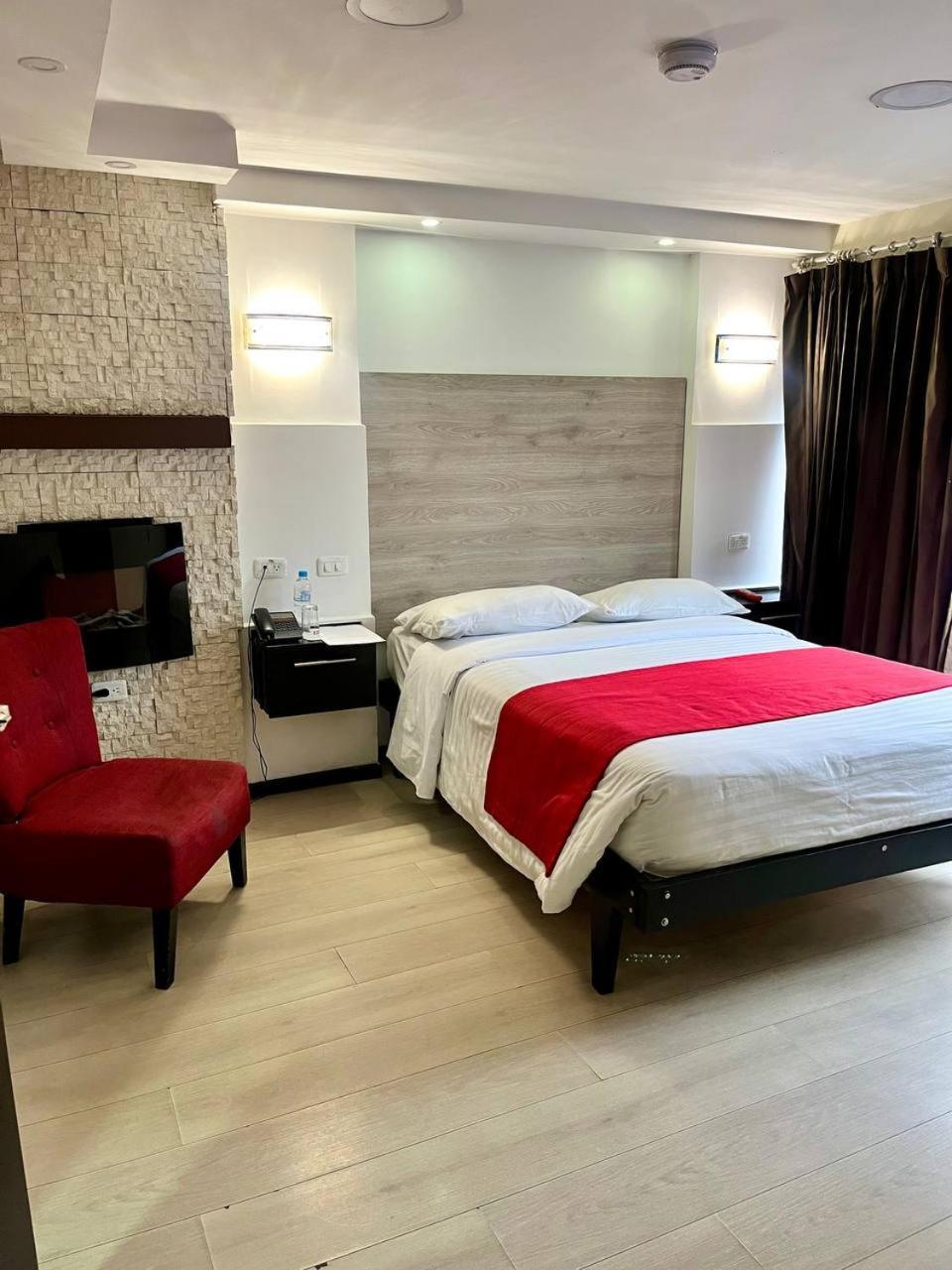 Hotel Imperial Амбато Екстер'єр фото