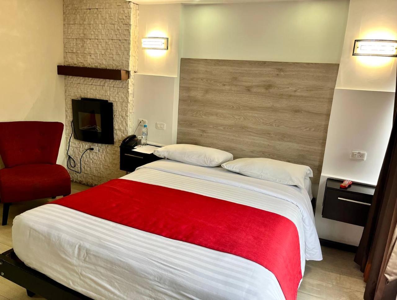 Hotel Imperial Амбато Екстер'єр фото