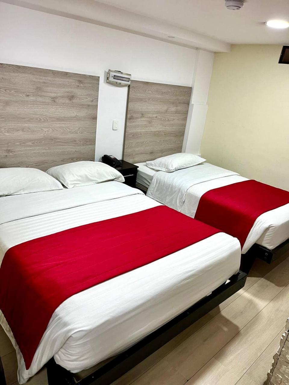 Hotel Imperial Амбато Екстер'єр фото