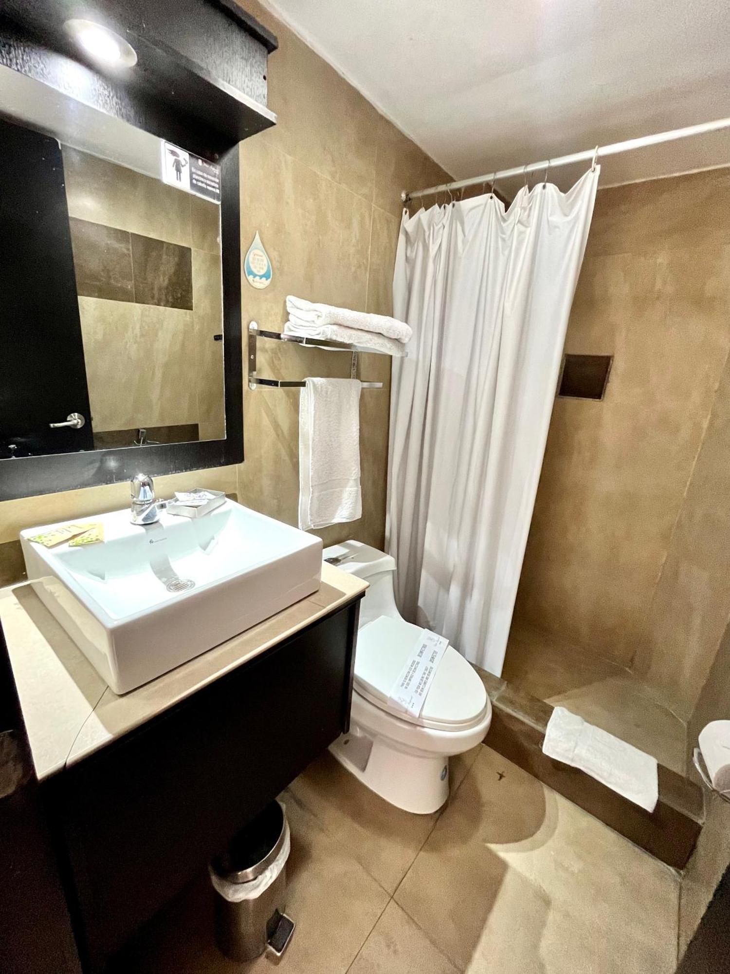 Hotel Imperial Амбато Екстер'єр фото