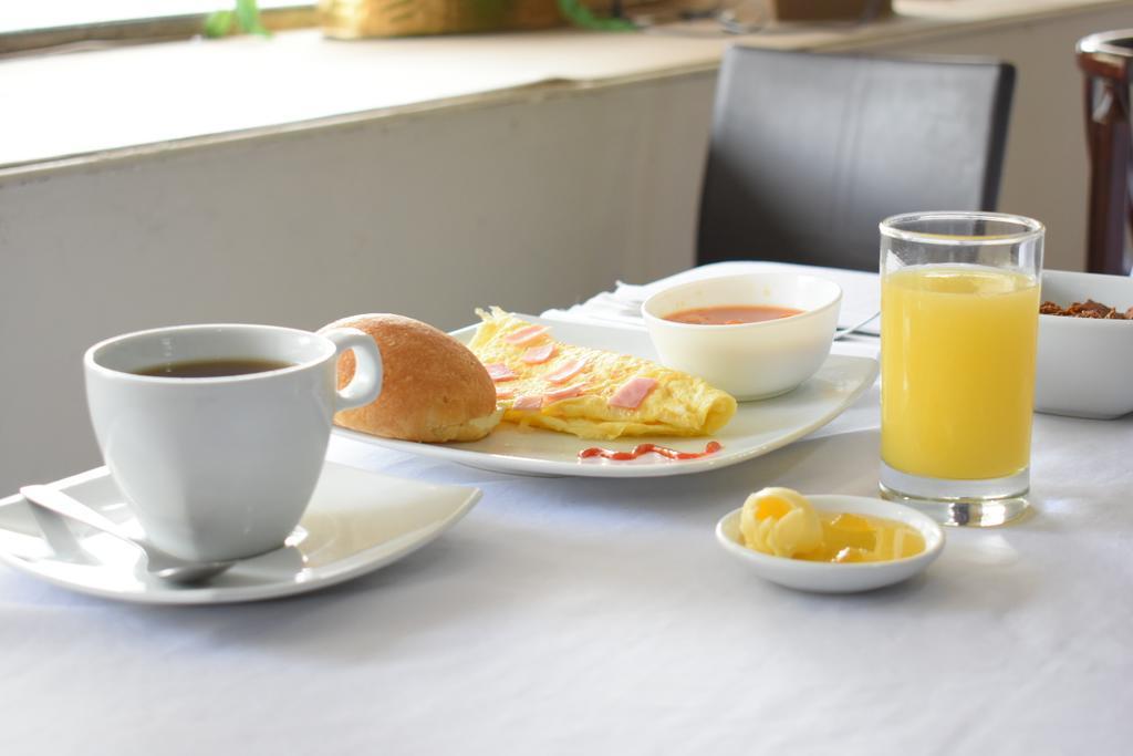 Hotel Imperial Амбато Екстер'єр фото